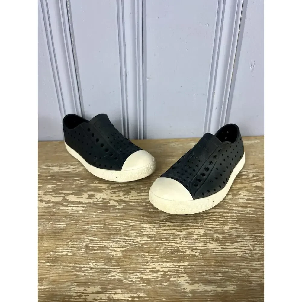 Native Jefferson Kids Junior Slip On Shoes Size J2 Black White Water Sneakers